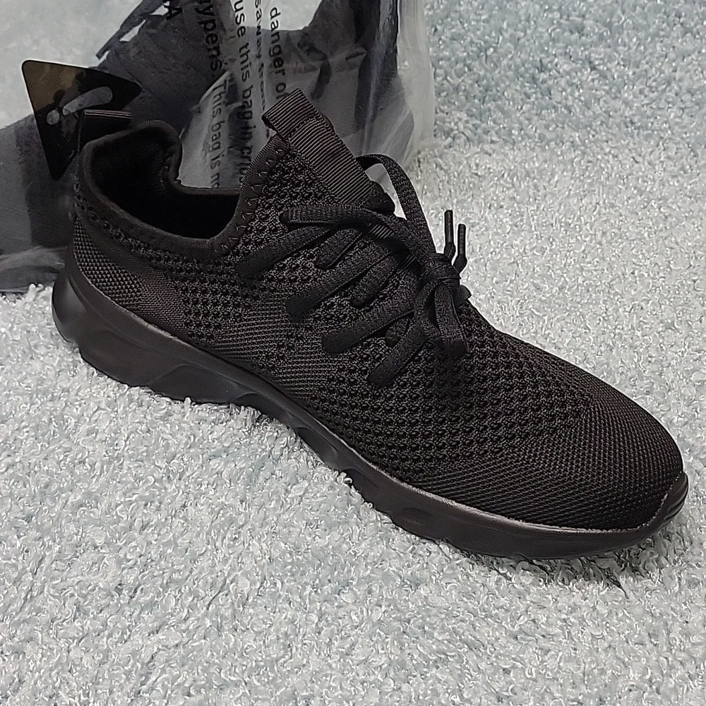 Light weight sneakers - Picture 2 of 4